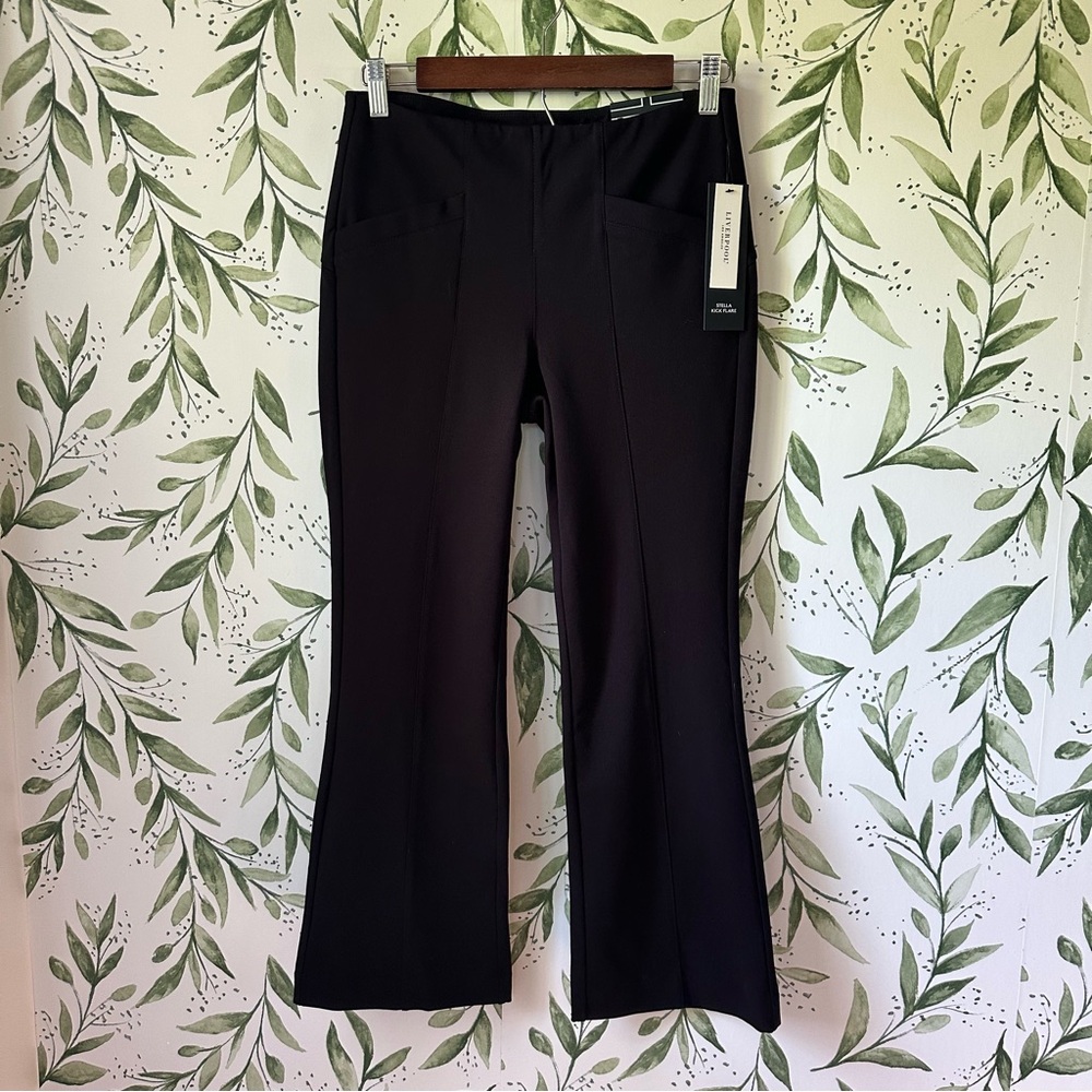 Liverpool Stella Kick Flare Pants. Black. Size 2 or 26. New